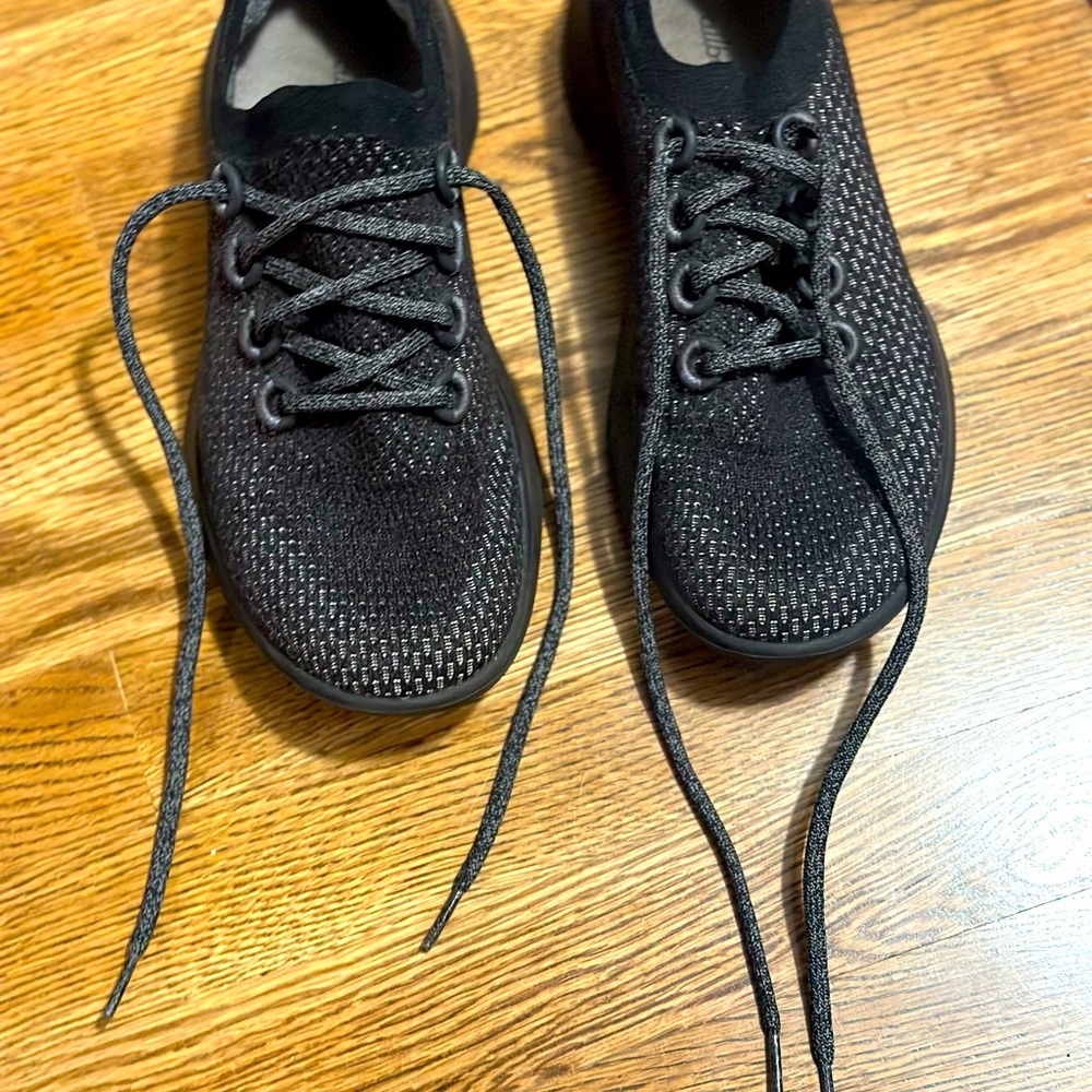 Women’s size 9 allbird tree runner black